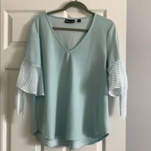 Aguamarine colored elbow length blouse